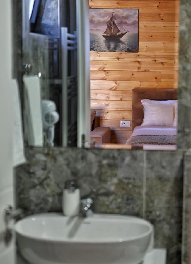 Hotel Bujtina Siar Pogradec Exteriér fotografie
