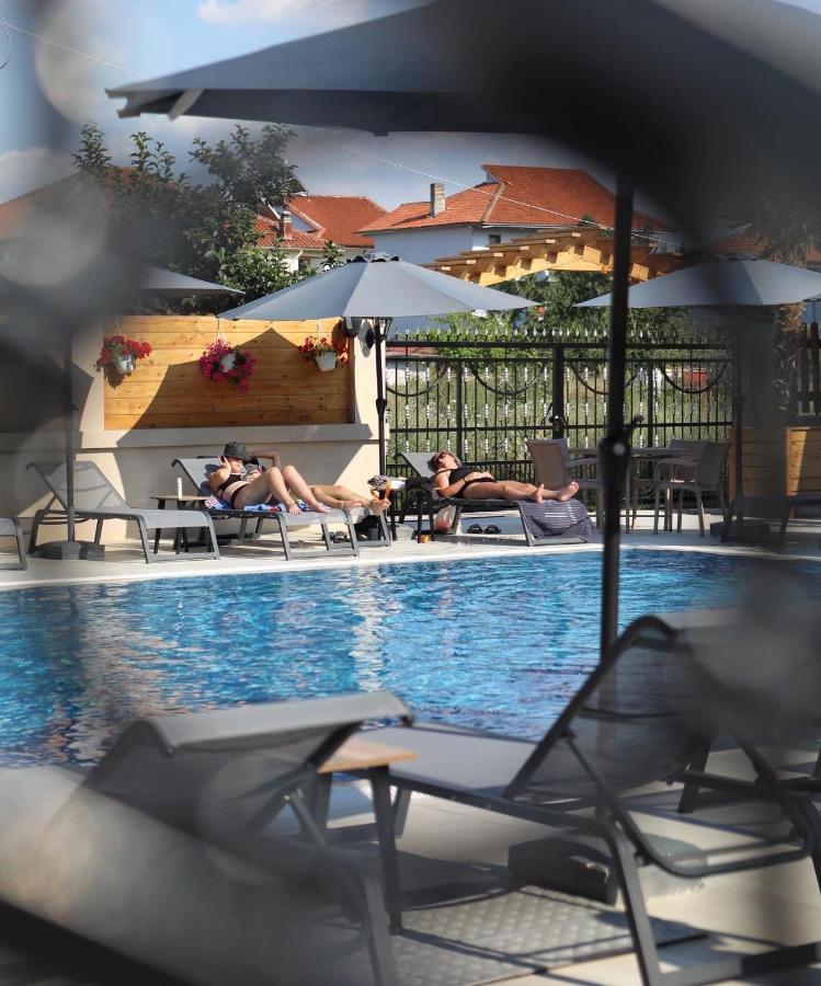 Hotel Bujtina Siar Pogradec Exteriér fotografie
